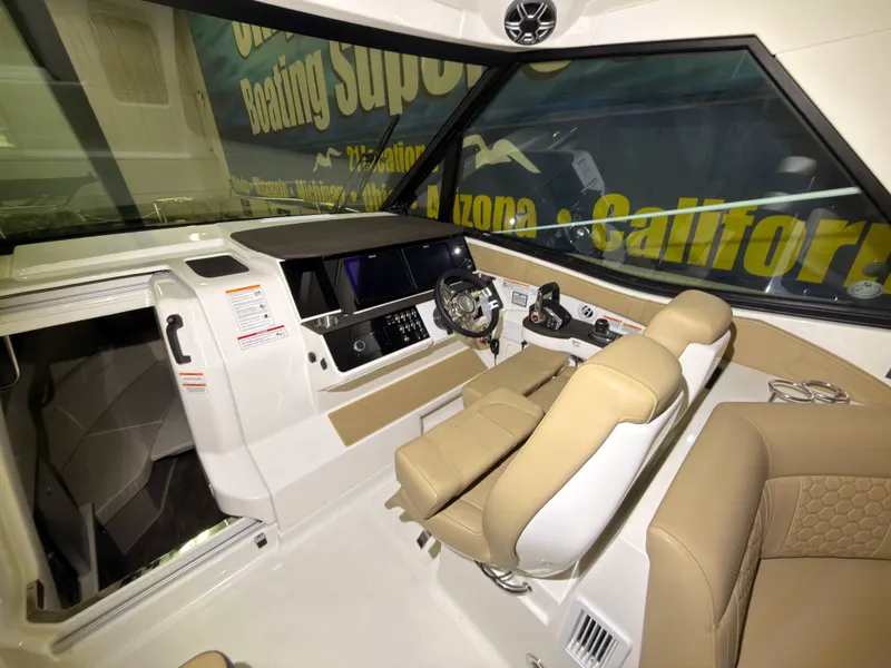 Slide: The Image of Sea Ray Sundancer 320 Outboard 2026 - 14