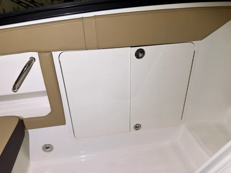 Slide: The Image of Sea Ray Sundancer 320 Outboard 2026 - 26