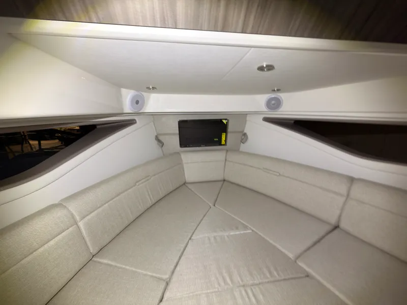 Slide: The Image of Sea Ray Sundancer 320 Outboard 2026 - 35