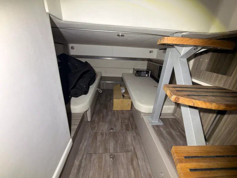 Slide: The Image of Sea Ray Sundancer 320 Outboard 2026 - 38