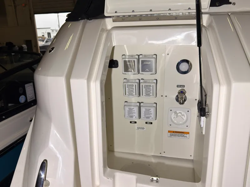 Slide: The Image of Sea Ray Sundancer 320 Outboard 2026 - 6
