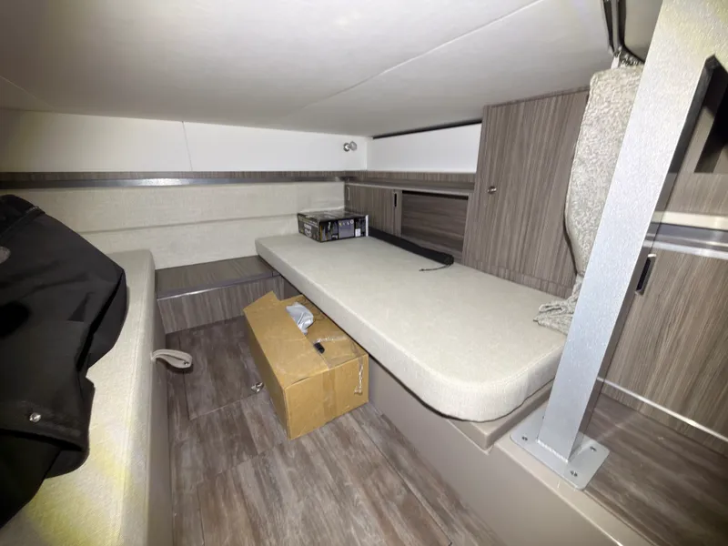 Slide: The Image of Sea Ray Sundancer 320 Outboard 2026 - 40