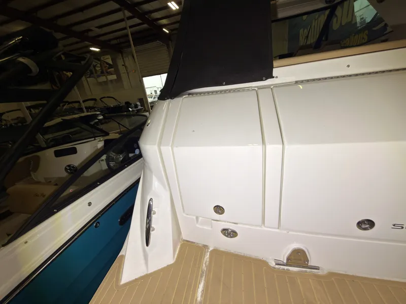 Slide: The Image of Sea Ray Sundancer 320 Outboard 2026 - 5