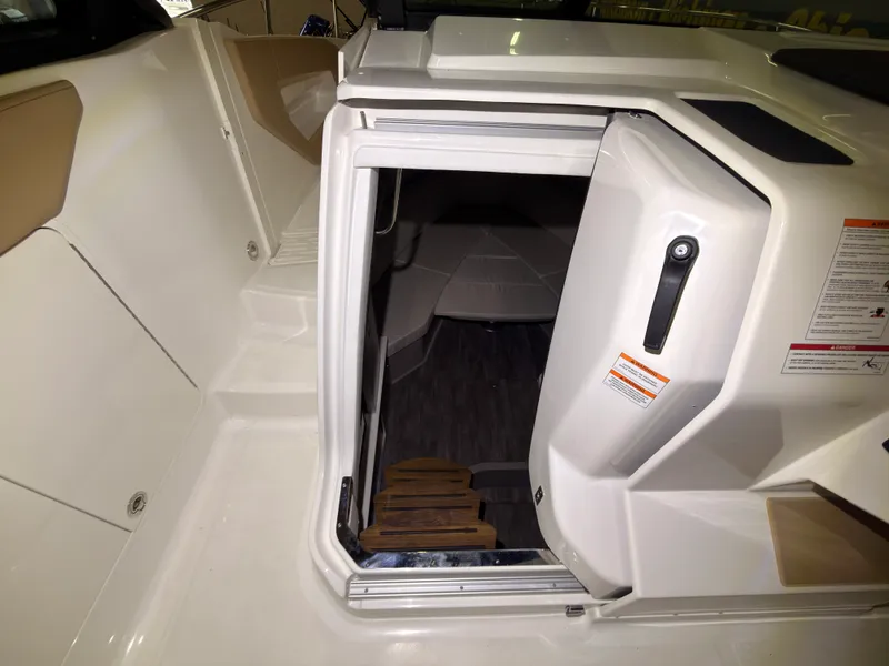 Slide: The Image of Sea Ray Sundancer 320 Outboard 2026 - 31