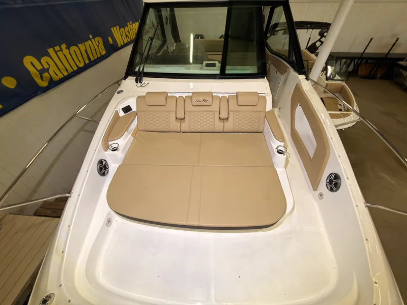 Slide: The Image of Sea Ray Sundancer 320 Outboard 2026 - 29