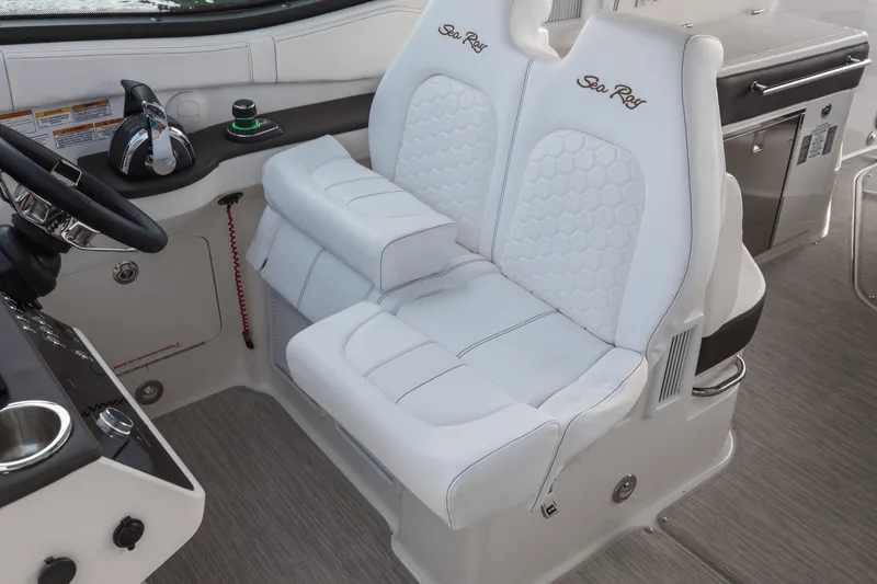 Slide: The Image of Sea Ray Sundancer 320 Outboard 2026 - 15