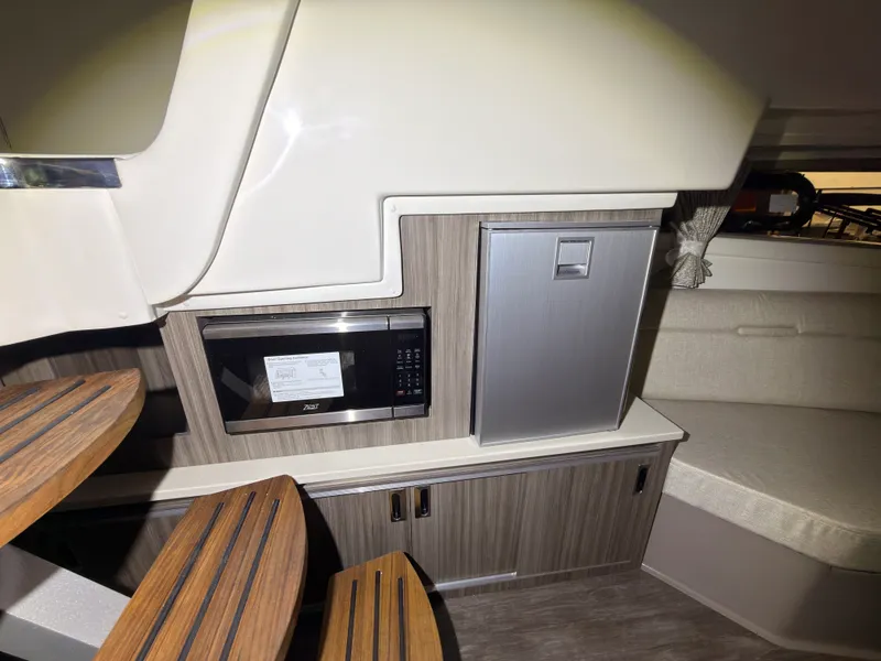 Slide: The Image of Sea Ray Sundancer 320 Outboard 2026 - 33