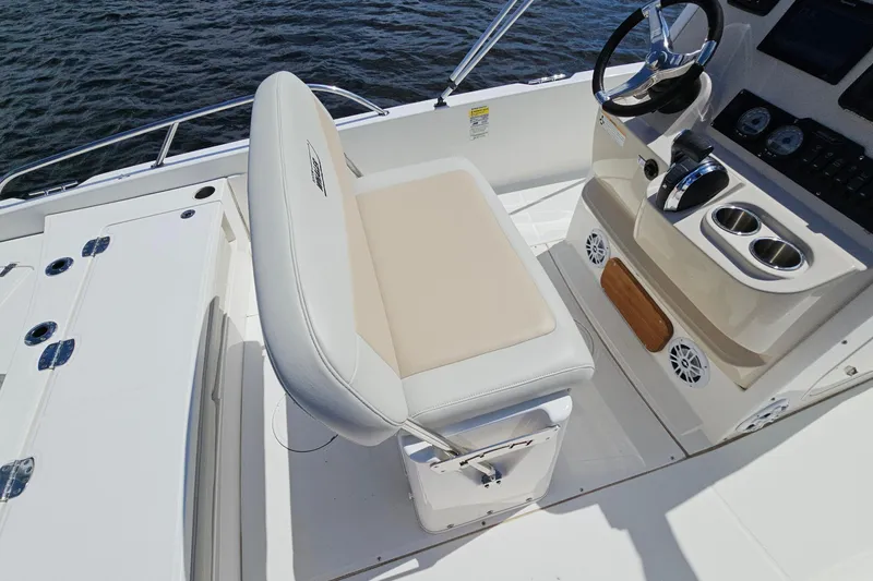 Slide: The Image of Boston Whaler 210 Dauntless 2018 - 26