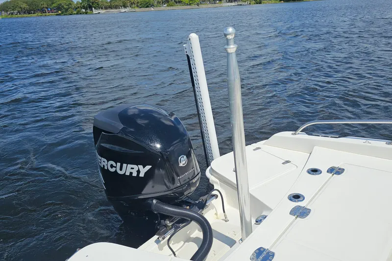 Slide: The Image of Boston Whaler 210 Dauntless 2018 - 39