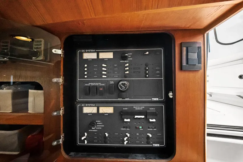 Slide: The Image of Tiara 3100 Open 2003 - 11