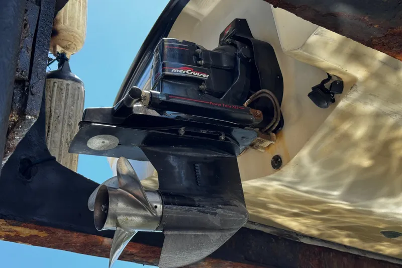 Slide: The Image of 2000 Chaparral Sunesta 232 boat with MerCruiser outdrive and propeller, viewed from below. - 35