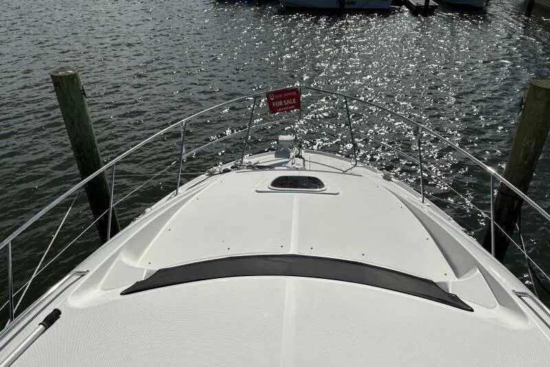 Slide: The Image of 2006 Sea Ray 40 Motor Yacht for sale, docked on sparkling water. - 15