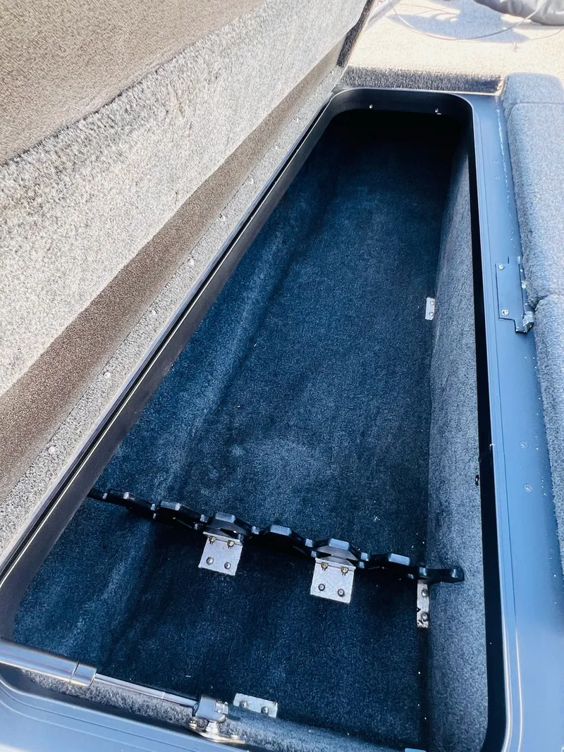 Slide: The Image of Skeeter ZX190 2010 - 14