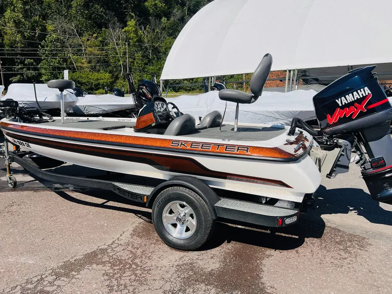 Slide: The Image of Skeeter ZX190 2010 - 16