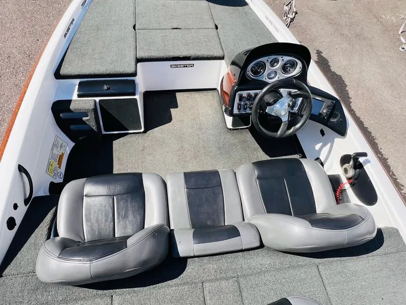 Slide: The Image of Skeeter ZX190 2010 - 18