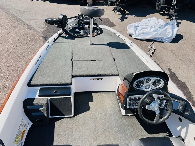 Slide: The Image of Skeeter ZX190 2010 - 21