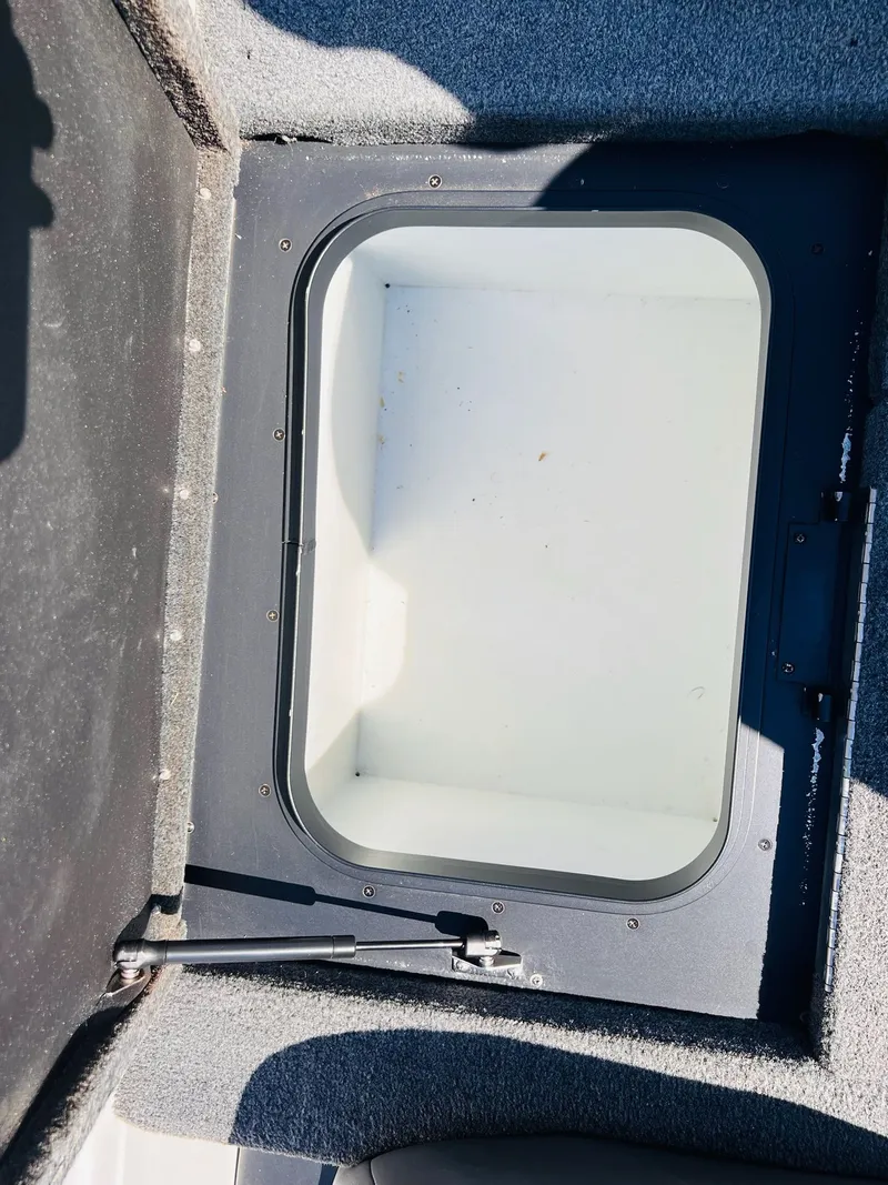 Slide: The Image of Skeeter ZX190 2010 - 24