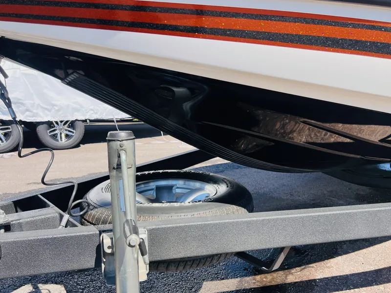 Slide: The Image of Skeeter ZX190 2010 - 30