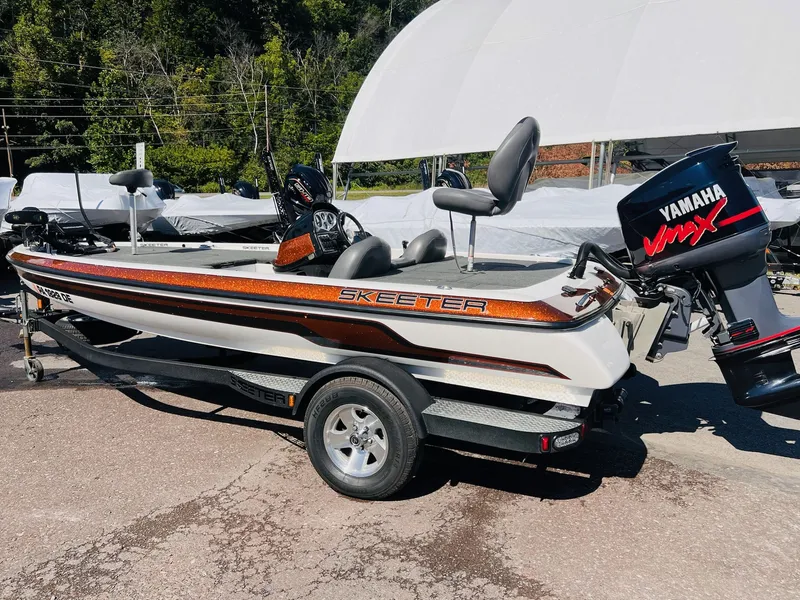 Slide: The Image of Skeeter ZX190 2010 - 5