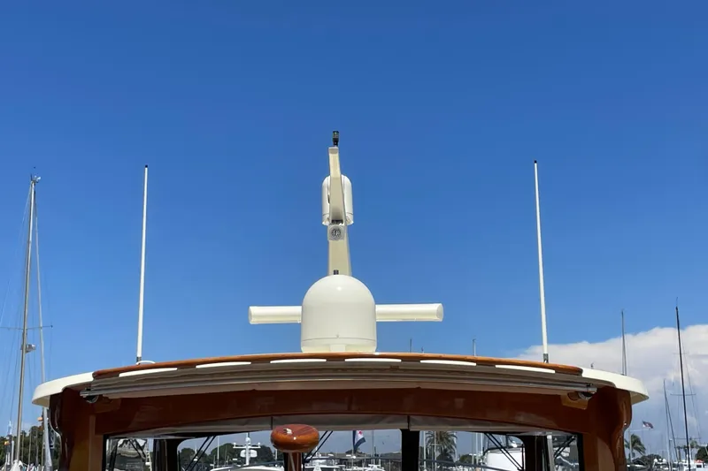 Slide: The Image of Hinckley Talaria 43 Motoryacht 2017, rear view with clear blue sky background. - 46