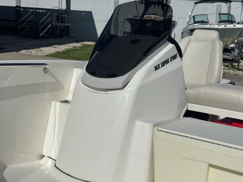 Slide: The Image of Boston Whaler 160 Super Sport 2027 - 9
