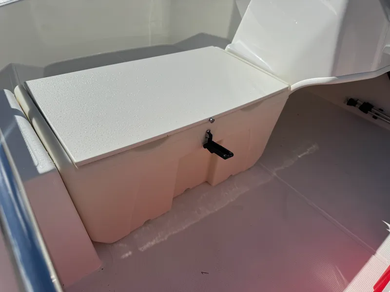 Slide: The Image of Boston Whaler 160 Super Sport 2027 - 6