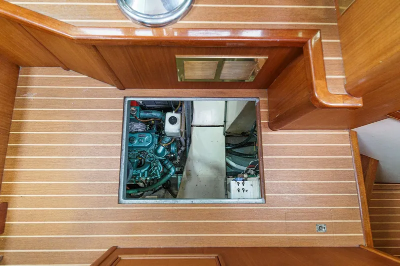 Slide: The Image of Engine compartment - 39