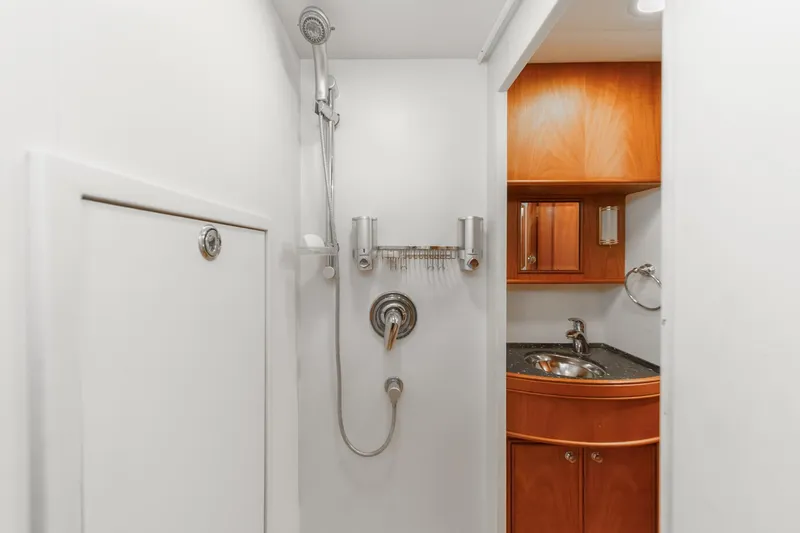 Slide: The Image of Large shower compartment / Master Stateroom - 49