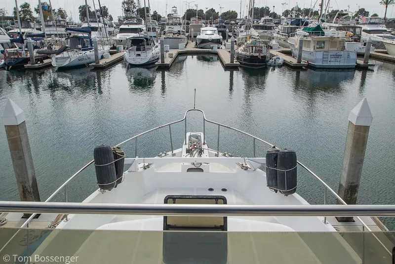 Slide: The Image of Bow view of 1986 Ponderosa 47 yacht docked in a marina. - 54