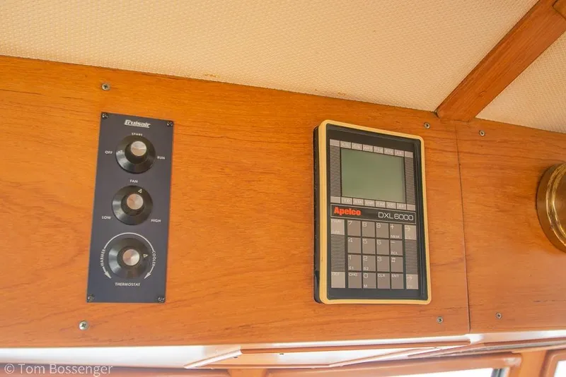 Slide: The Image of Control panel and Apelco DXL 6000 device on 1986 Ponderosa 47 boat interior. - 75