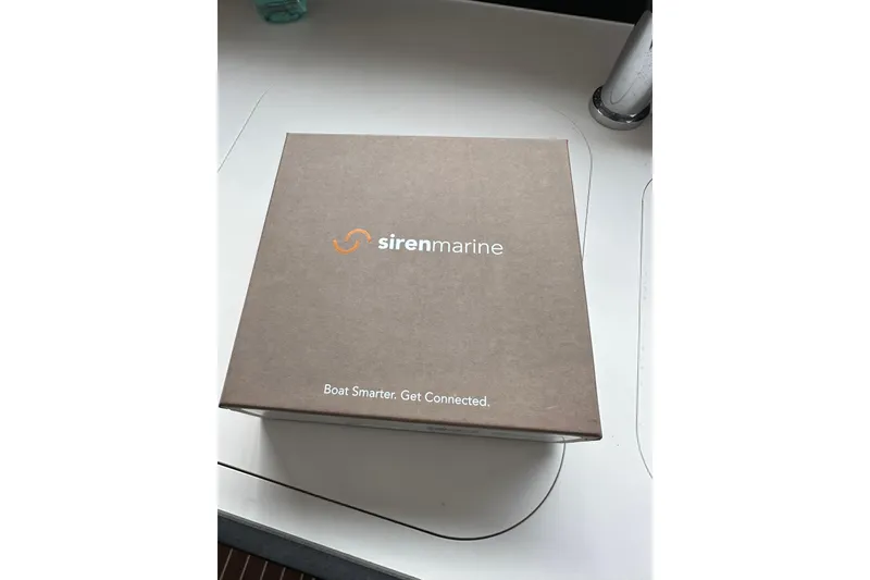 Slide: The Image of Brown Siren Marine box on Bavaria Virtess 420 Fly, 2017 model. - 43