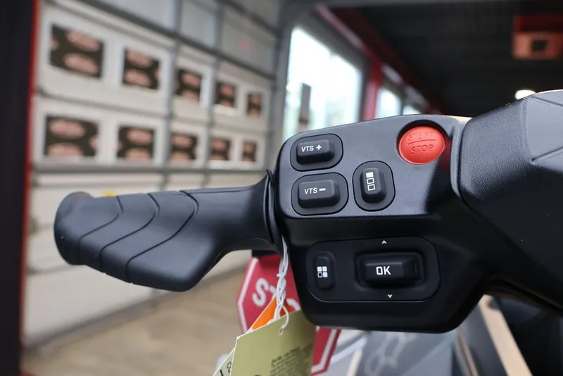 Slide: The Image of Sea-Doo GTX™ Limited 325 White Pearl Premium 2025 - 15