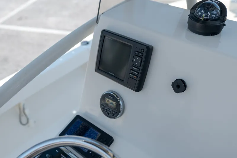 Slide: The Image of Pathfinder 2200 TRS 2016 - 15