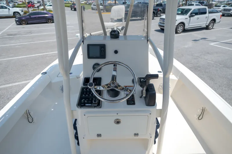 Slide: The Image of Pathfinder 2200 TRS 2016 - 14