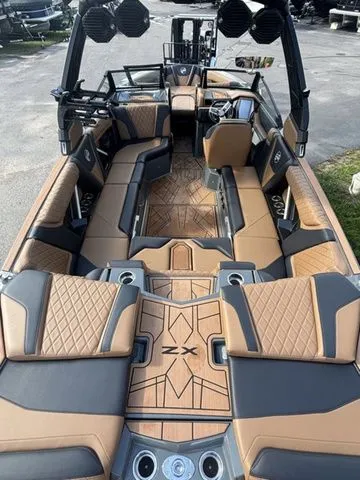 Slide: The Image of Tigé 25ZX 2023 - 10