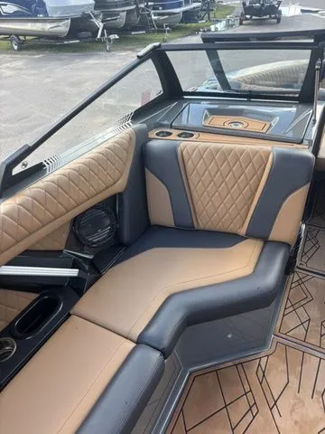 Slide: The Image of Tigé 25ZX 2023 - 13