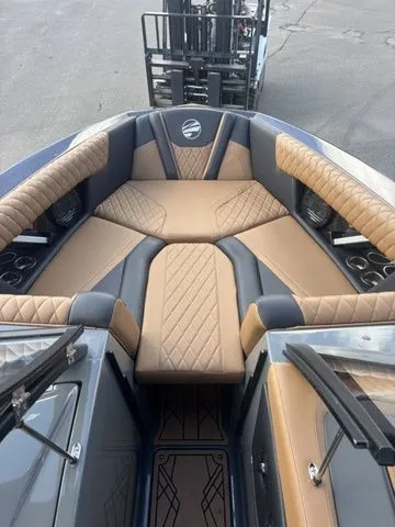 Slide: The Image of Tigé 25ZX 2023 - 17