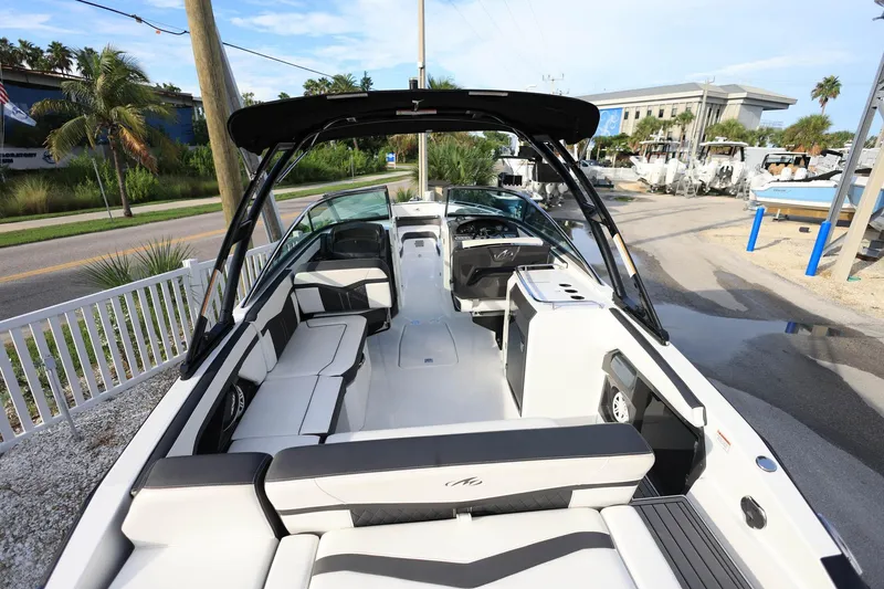 Slide: The Image of 2021 Monterey 275 Super Sport boat with spacious seating and sleek design. - 13