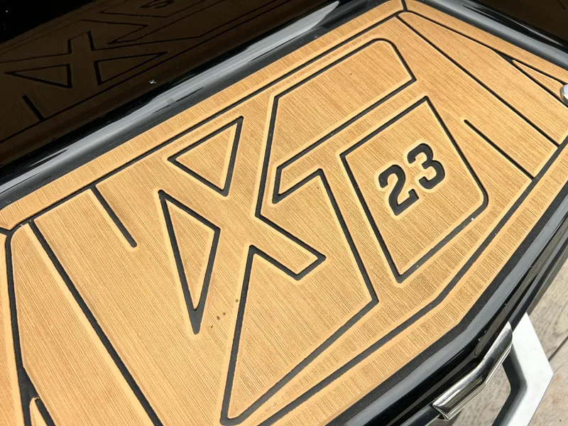 Slide: The Image of MasterCraft XT23 2022 - 12