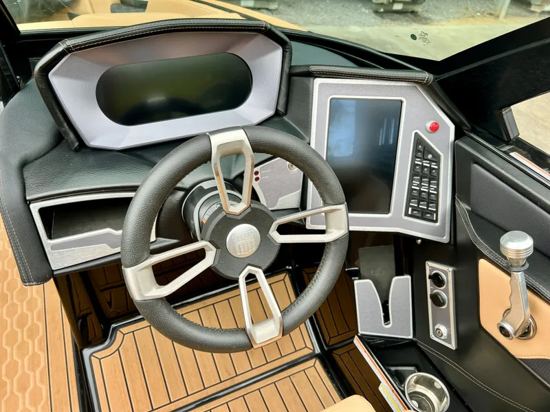 Slide: The Image of MasterCraft XT23 2022 - 13