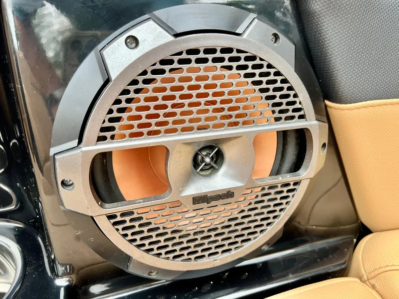 Slide: The Image of MasterCraft XT23 2022 - 14