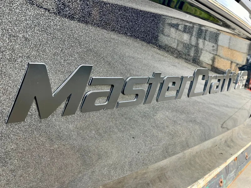 Slide: The Image of MasterCraft XT23 2022 - 15