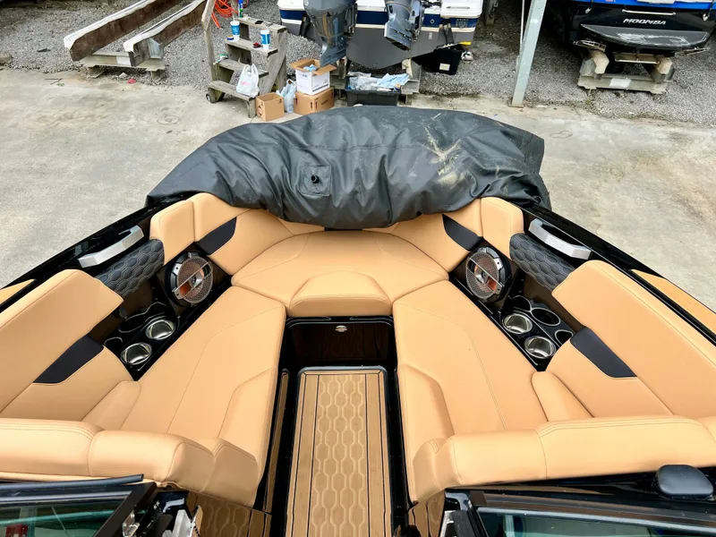 Slide: The Image of MasterCraft XT23 2022 - 4