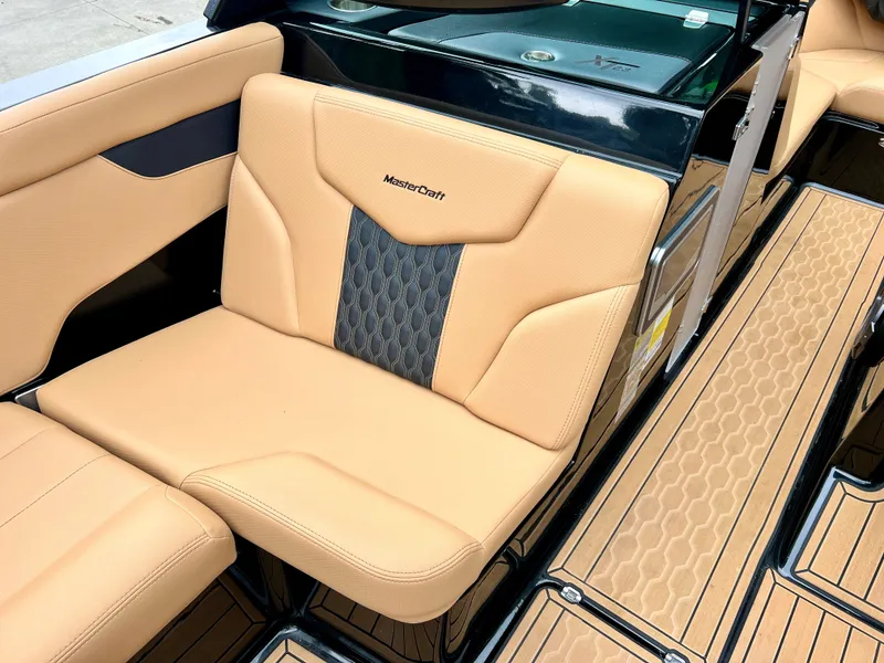 Slide: The Image of MasterCraft XT23 2022 - 5