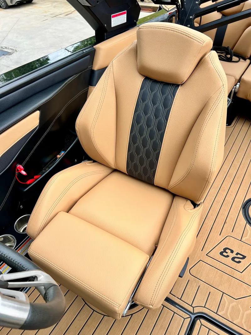 Slide: The Image of MasterCraft XT23 2022 - 6