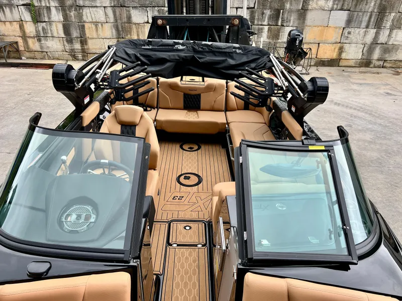 Slide: The Image of MasterCraft XT23 2022 - 7