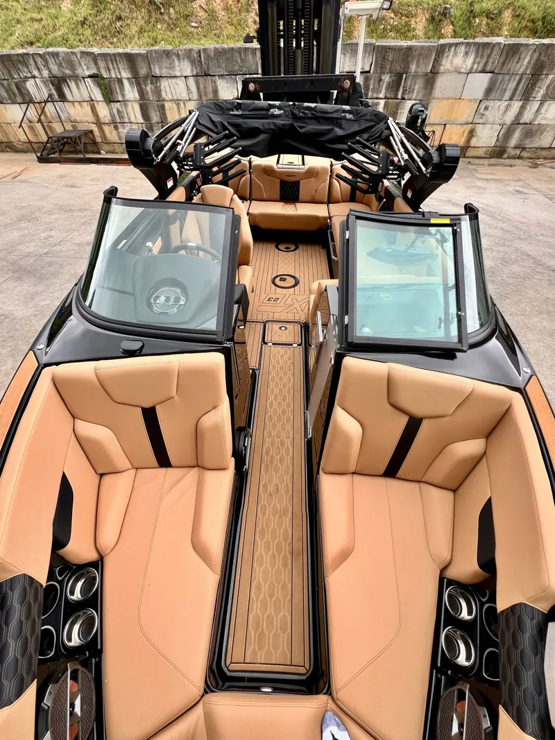 Slide: The Image of MasterCraft XT23 2022 - 8