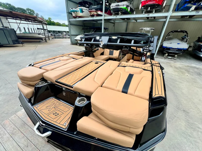 Slide: The Image of MasterCraft XT23 2022 - 9