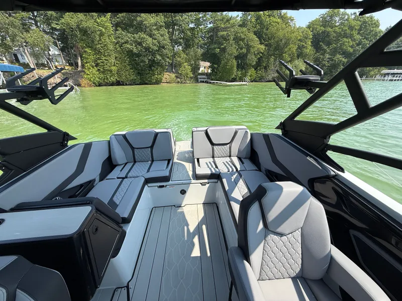 Slide: The Image of Yamaha 255 XD 2025 - 10