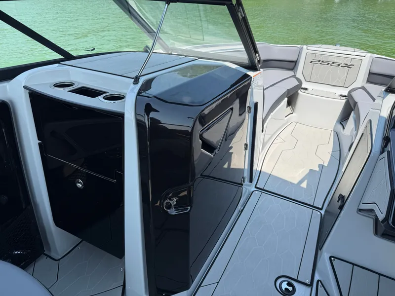 Slide: The Image of Yamaha 255 XD 2025 - 11